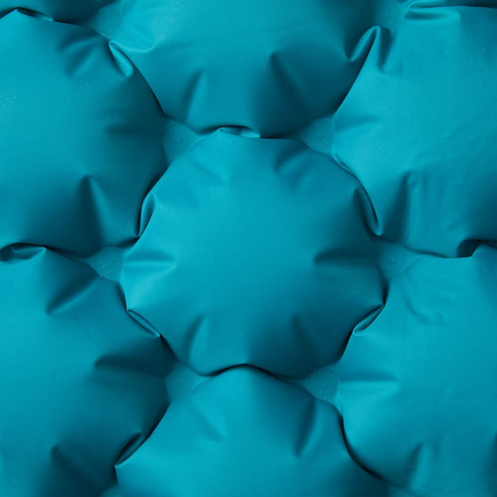 Selvoppblåsende campingmadrass med puter for 2 personer blå