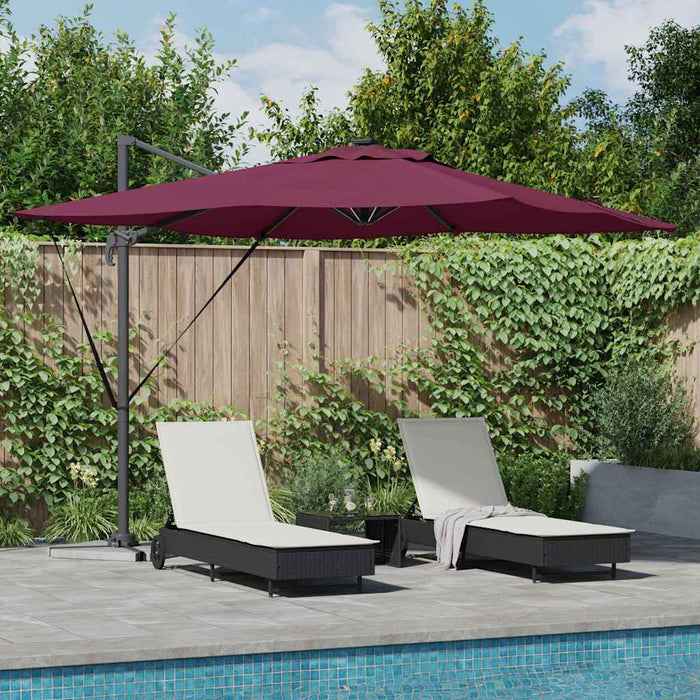 Cantilever Roma Parasol med LED i bordeauxrød, 286 x 285 x 270 cm, laget av aluminium.