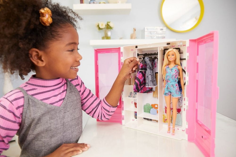 Barbie klesskap med dukke